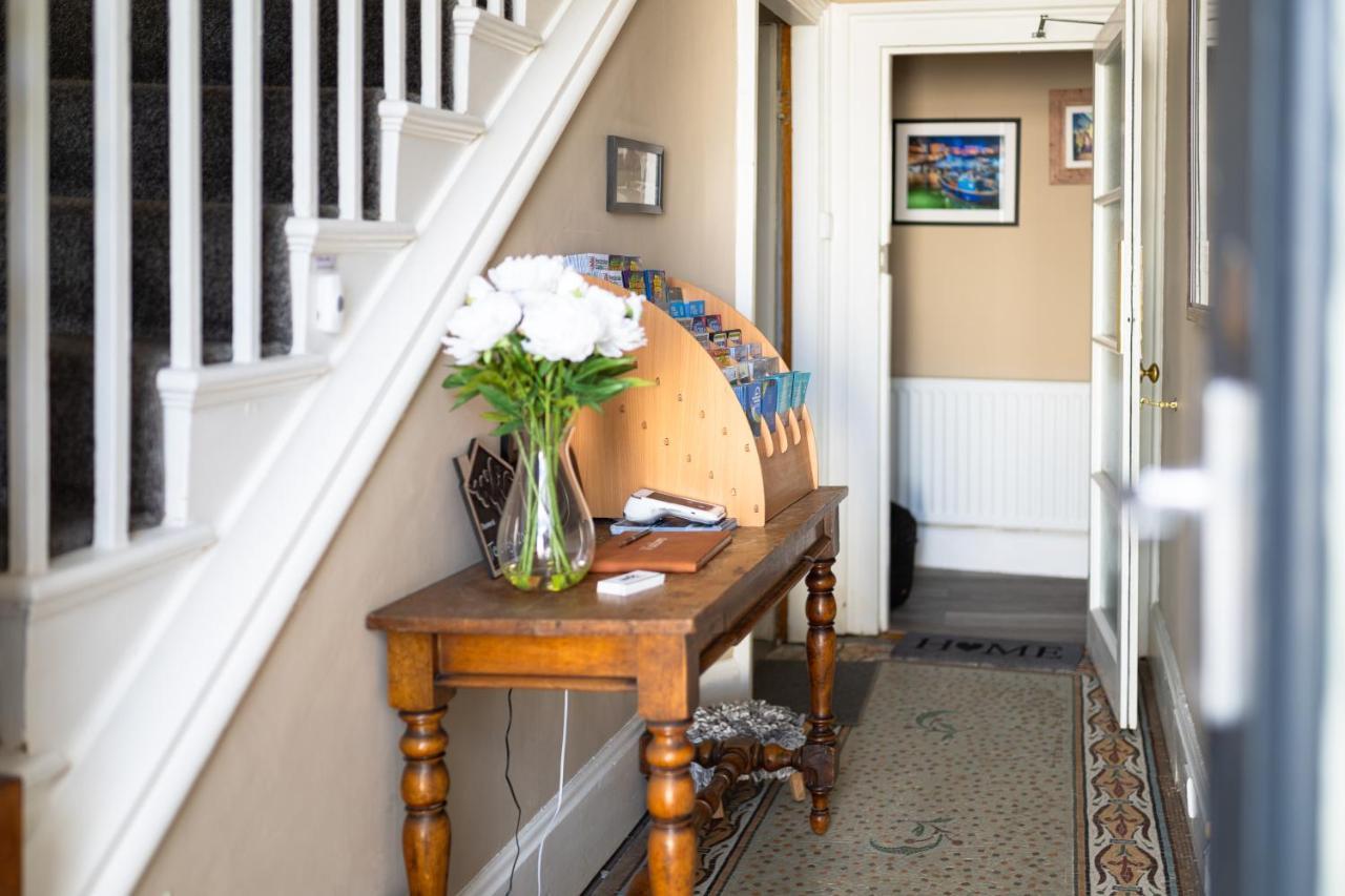 Sleepy Puffin Guest House 텐비 외부 사진